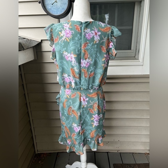 Nwt-bar III- Women's Printed V-Neck Ruffle Dress - Picture 10 of 10